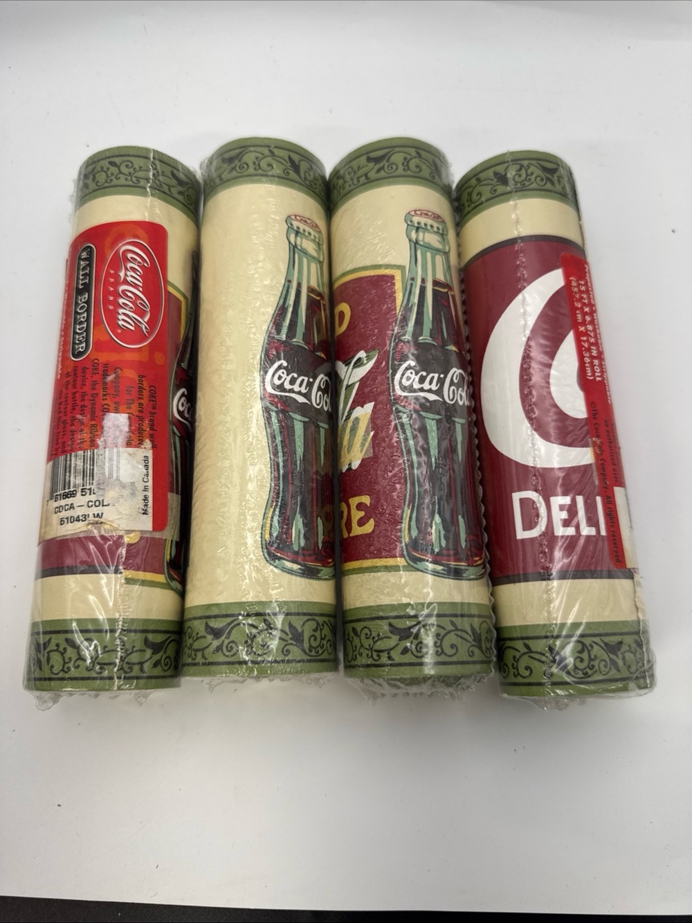 Coca-Cola Wall Border 4 Rolls 15ft x 6.875in Vintage Style Prepasted Red Green